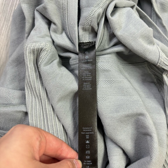 Lululemon Men’s Gray Lightweight Hoodie Size XL - Picture 3 of 5